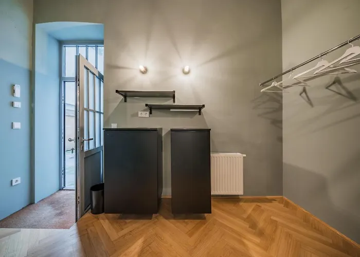 Easy Flat City Living